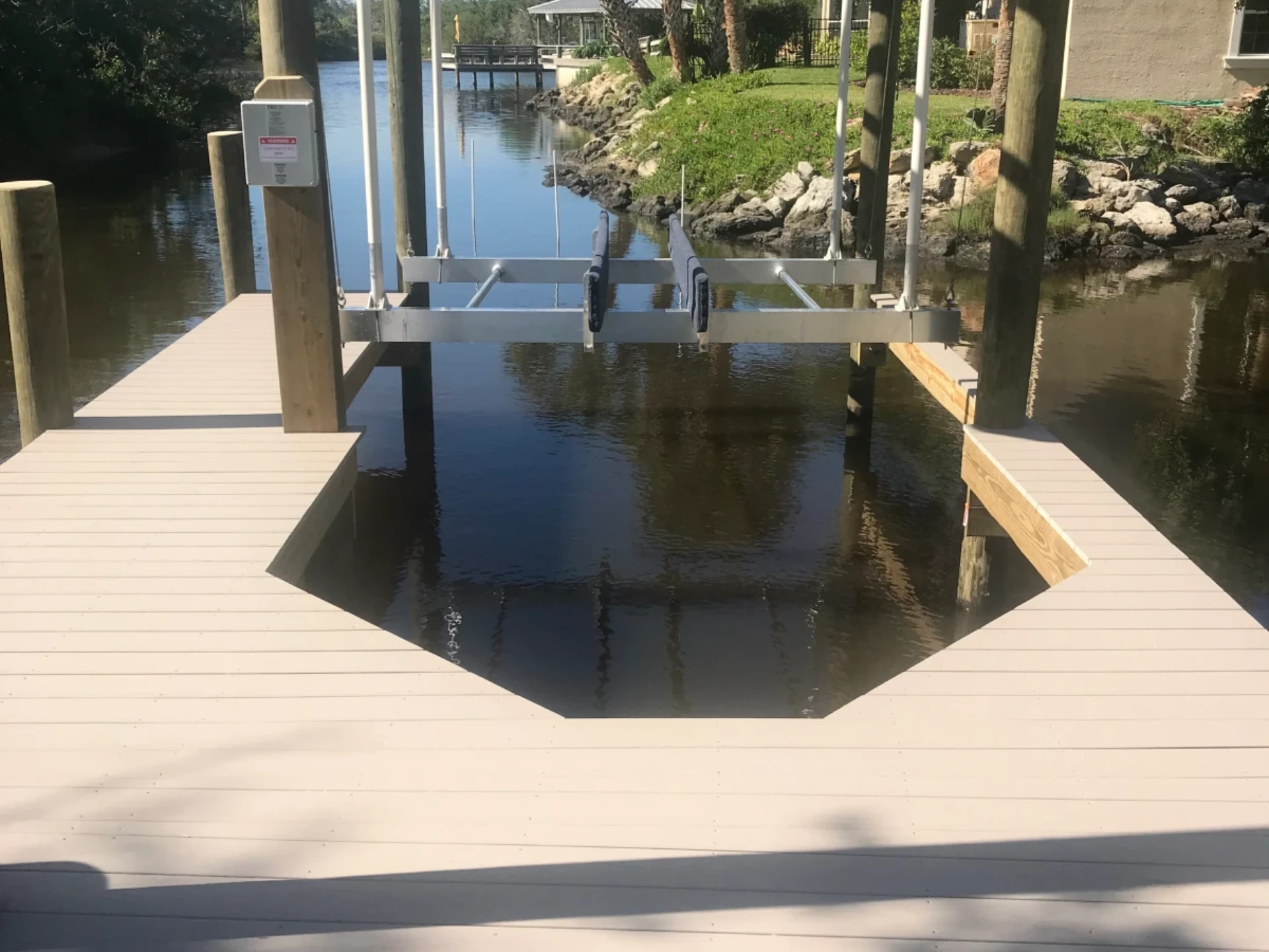 Maritime bulkhead installation