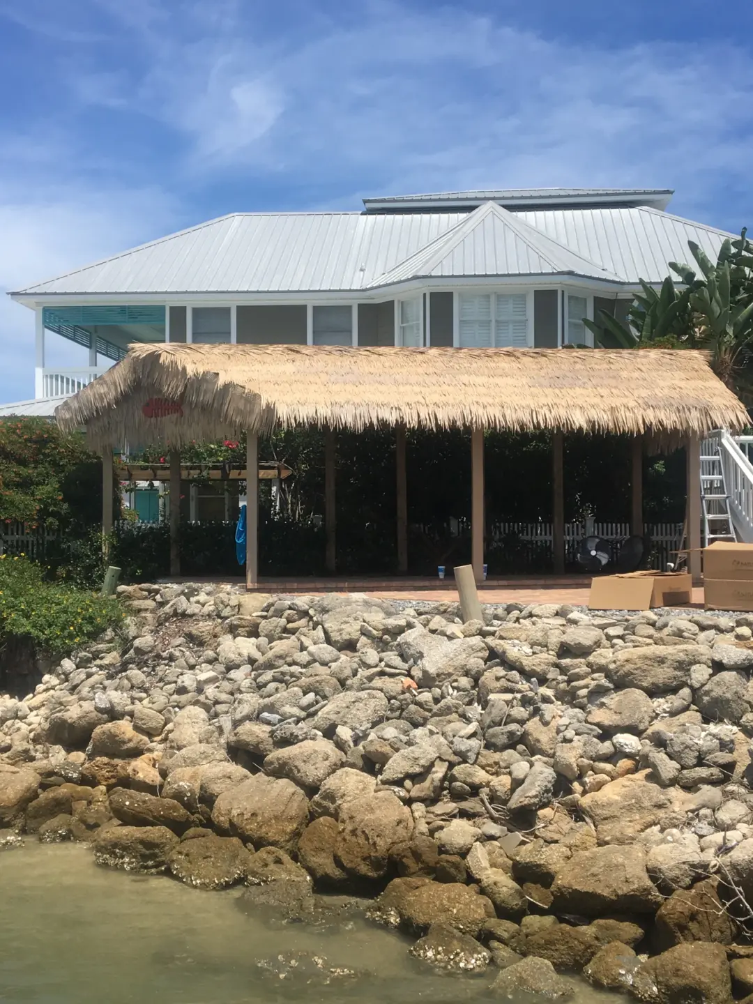 Retaining wall with pavilion on the back on the florida