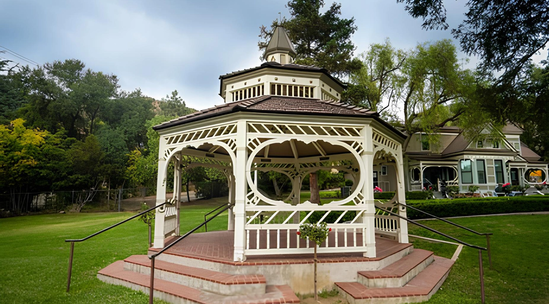 Sk victorian gazebo in front of famous doctor house